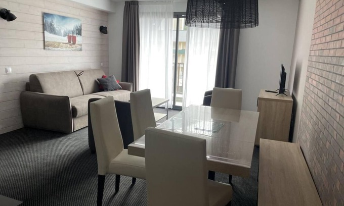 Eaux-Bonnes Apartment | 80m from resort center, view ski slopes, swimming pool, balcony, tv, ski locker, 52m², Gourette