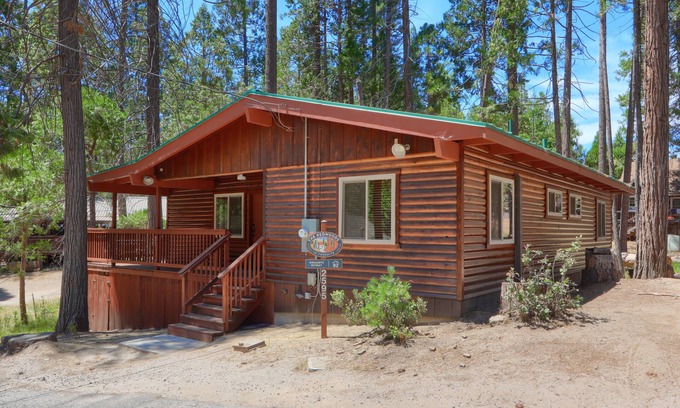 North Wawona Cabin | (82) Shehadey's Retreat at The Redwoods In Yosemite