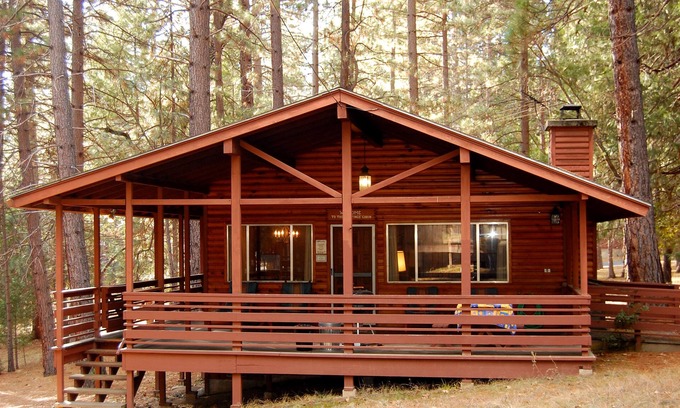 North Wawona Cabin | (84) Hasting's Hideaway at The Redwoods In Yosemite