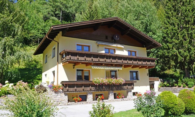 Sankt Anton am Arlberg Apartment | 85 m² Apartment ∙ 3 bedrooms ∙ 5 guests