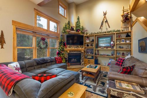 Keystone House | 8766 Trappers Crossing townhouse