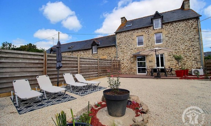 Plestan House | 88 m² Gîte ∙ 3 bedrooms ∙ 6 guests