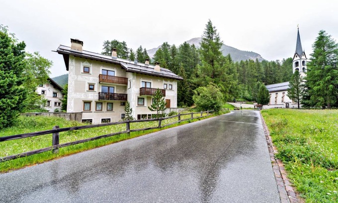 La Punt-Chamues-ch Apartment | 89 m² Apartment ∙ 2 bedrooms ∙ 6 guests