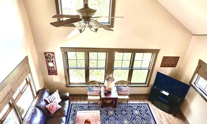 Viewpoint House | 9 AM check in/9 PM check out, Custom Built, no shared walls free standing home
