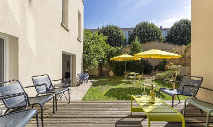 Zola - Pressense House | 9 bedroom house with garden 10min from the heart of Lyon