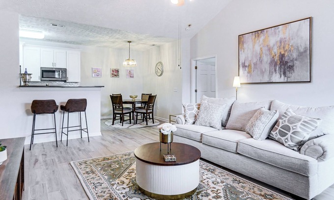Fayetteville Condo | 9 Mi to Dtwn Fayetteville: Condo w/Pool Access!