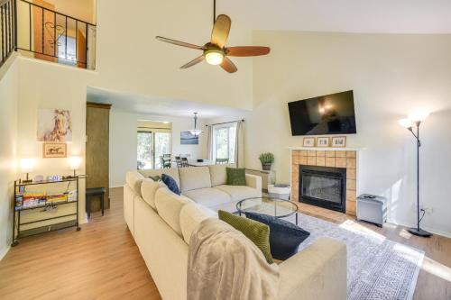 Malta House | 9 Mi to Saratoga Racetrack Townhome with Bicycles!