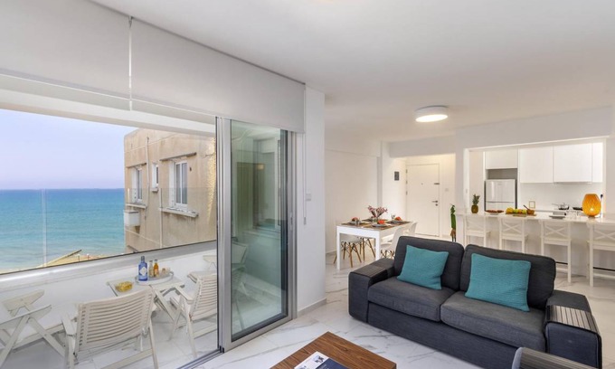 Larnaca Apartment | 90 m² Apartment ∙ 2 bedrooms ∙ 4 guests