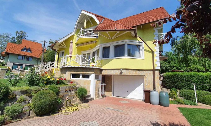 Fonyod Apartment | 90 m² Apartment ∙ 3 bedrooms ∙ 6 guests