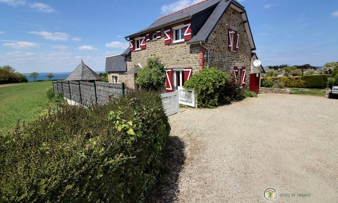 Planguenoual House | 92 m² Gîte ∙ 4 bedrooms ∙ 6 guests