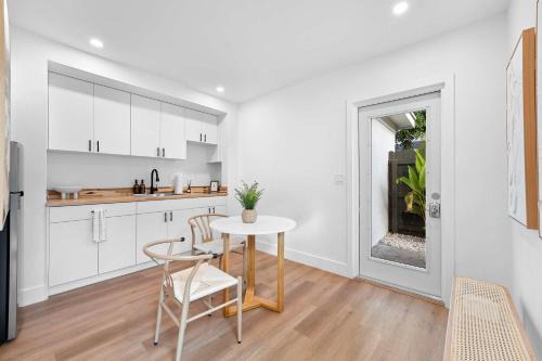 Victoria Park Apartment | 921 Apartment 4
