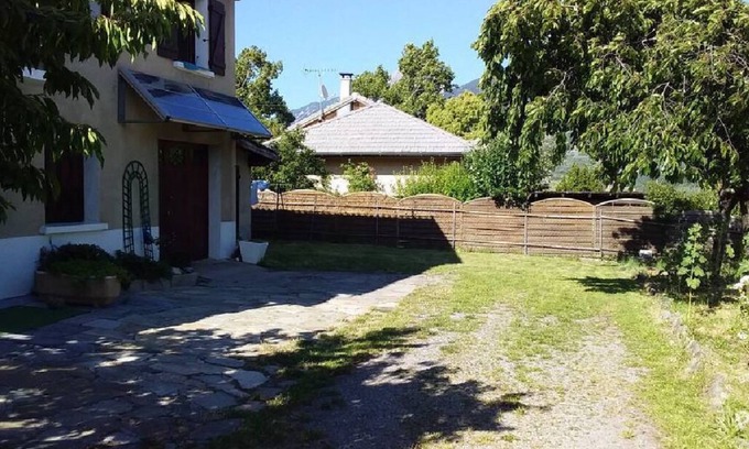 Embrun Apartment | 95 m² apartment on the second floor of a villa.