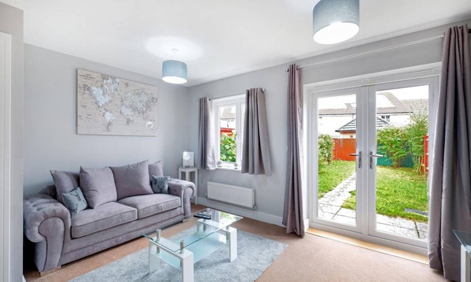 Stanwell House | 95 m² House ∙ 3 bedrooms ∙ 7 guests