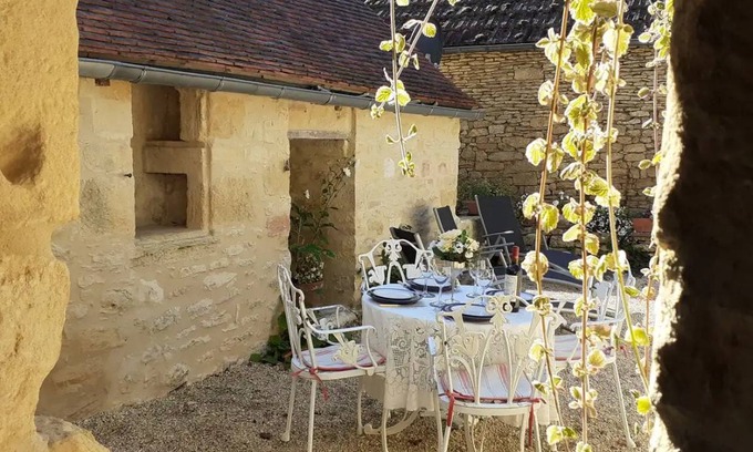Saint-Crepin-et-Carlucet House | 99 m² House ∙ 2 bedrooms ∙ 4 guests