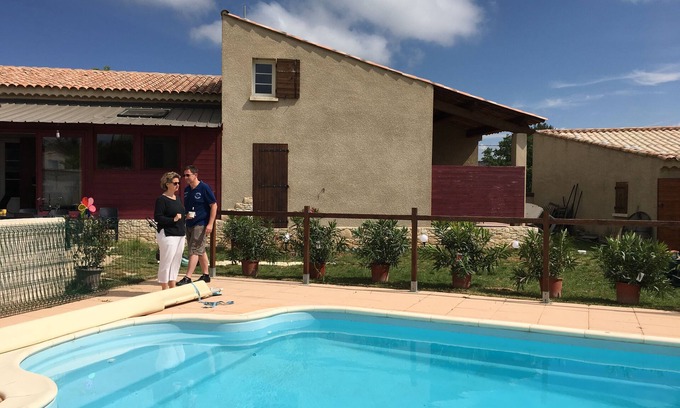 Chateauneuf-Val-Saint-Donat House | 99m2 vacation home for 8 people facing shared pool