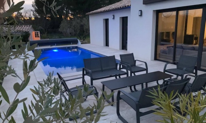 Garrigues-Sainte-Eulalie Villa | 9km from Uzès, gite, south-facing villa with swimming pool and air conditioning.