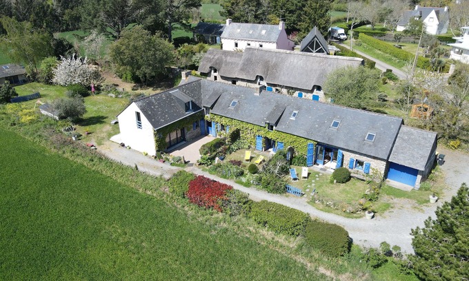 Tregunc Cottage | A 18 min walk from the sea, pretty Breton house with garden will delight you!