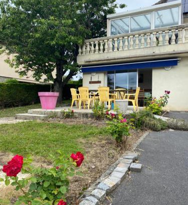 Lantheuil House | A 1Okm des plages du débarquement, Chez Sabrina, gîte entre mer et campagne, proximité Caen, Bayeux, Arromanches, aéroport Carpiquet
