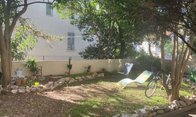 Le Mourillon Apartment | A 200 Mètres à Pied des Plages Joli Studio Entier Rénové av Terrasse et Jardinet