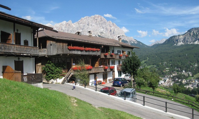 Cortina d'Ampezzo Apartment | A 360° view of the Dolomites of Cortina d'Ampezzo, hospitality and simplicity