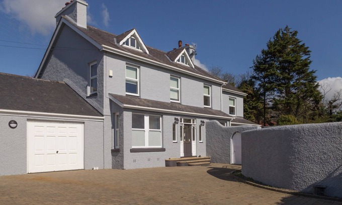 Derbyhaven House | A 5 bedroomed house located in a rural setting just minutes from Castletown, Isle of Man.
