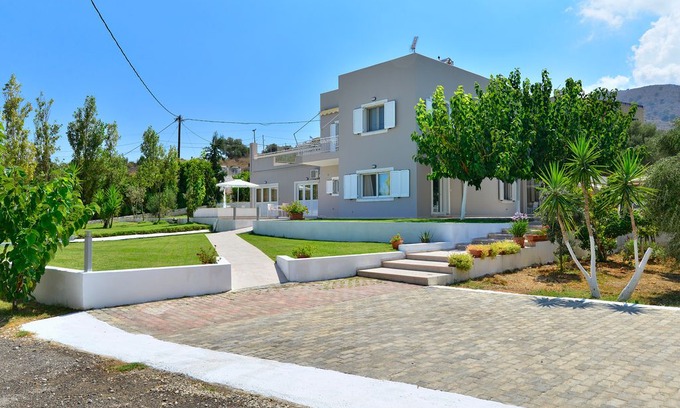 Mathes Villa | A 5 Bedrooms Cozy Villa With Private Pool, 1.4km From Georgioupolis