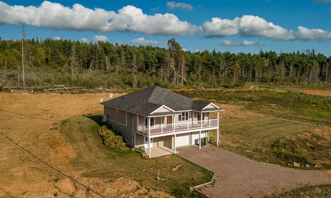 Charlotte's Shore House | A Beautiful Hideaway