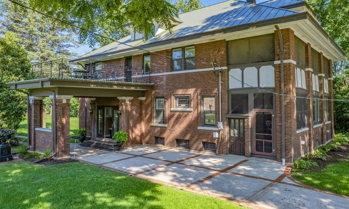 Rockford House | A Beautiful Escape By The Riverside!