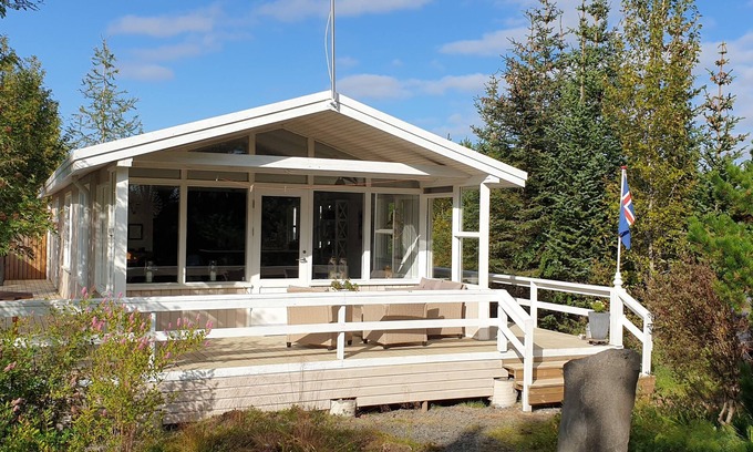 Selfoss Cottage | A Beautiful Golden Circle cottage, paradise in the south Iceland, hot tub, wi-fi