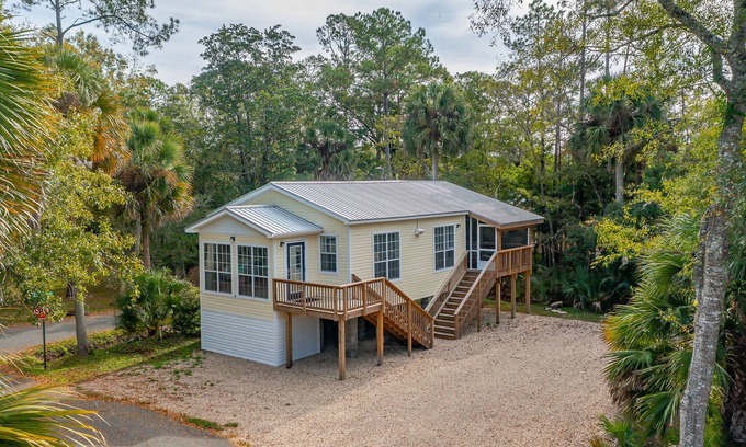 Crawfordville House | A beautiful house nestled in Saint Marks a block from the water . Quiet and cozy