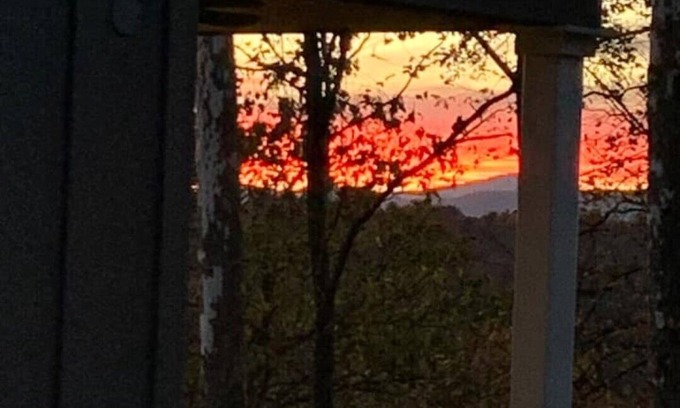 Naples Cottage | A beautiful Sunset Cottage. Amazing Mountain View’s and Sunsets.
