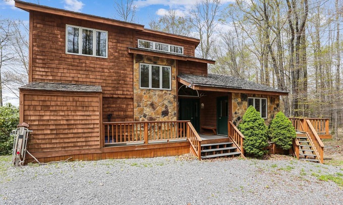 Timberline House | A beautiful view and lots of extras too! Super affordable lodging!