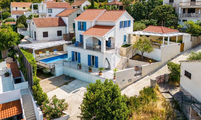 Cove Makarac (Milna) Villa | A beautiful villa located in the town of Milna with stunning views of the bay. Only 600m to the beac