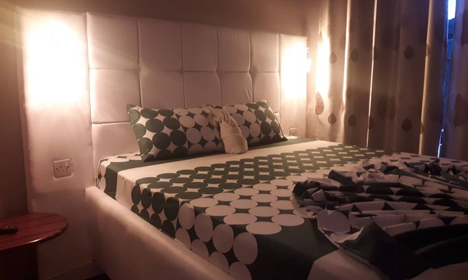 Dar es Salaam Cabin | A bed and breakfast, a real home away from home
