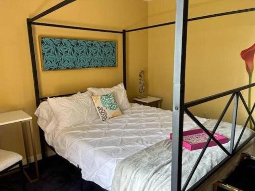 Tougaloo Apartment | A Bliss of Color Townhouse