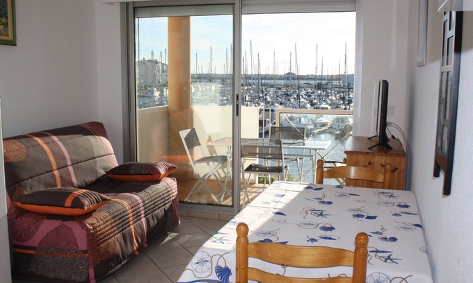 Frontignan Apartment | A breathtaking view above the marina