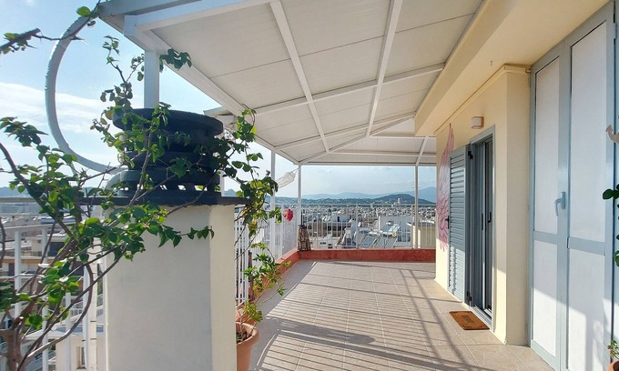 Papagou-Holargos Apartment | A bright and relaxing penthouse