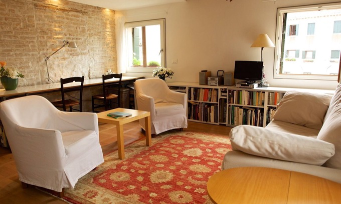 Cannaregio Apartment | A bright charming apartment with a pleasant sight and refined details
