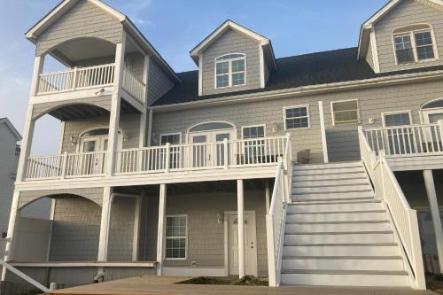Atlantic Beach House | A Bushel and a Peck