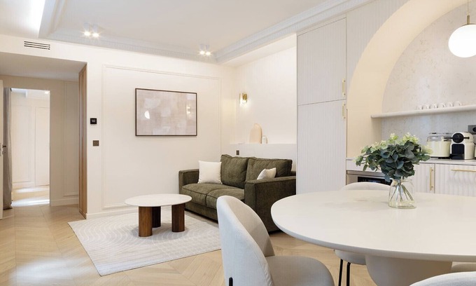 Gaillon Apartment | A Charming 1-BR/1BA with Services in Opéra