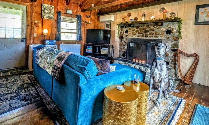 Wells Cabin | A charming cabin with beautiful lake and mountain views!