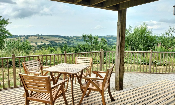 Lampeter Cottage | A charming ground-floor cottage with scenic valley views