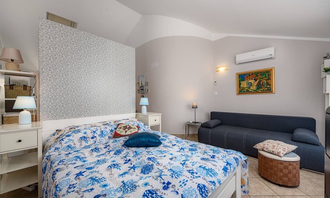 Monterol Apartment | A charming studio apartment near the beach