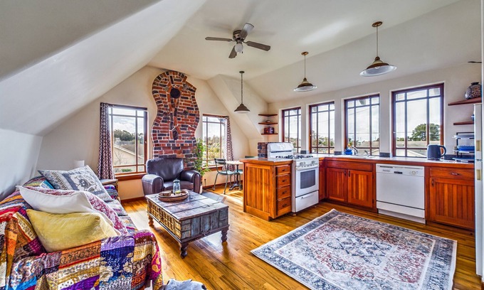 McKinleyville Apartment | A combo of the 2nd and 3rd floors of SkyDeck House, dog/pet friendly!