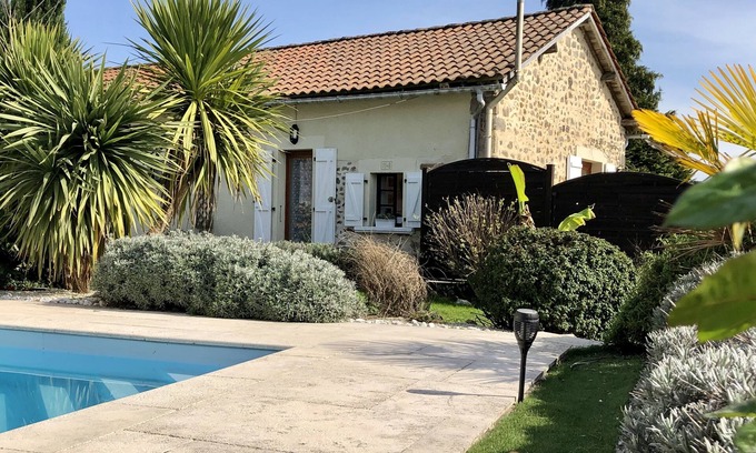 Charente Cottage | A comfortable and quiet gîte with private pool, wellness massages 🌺