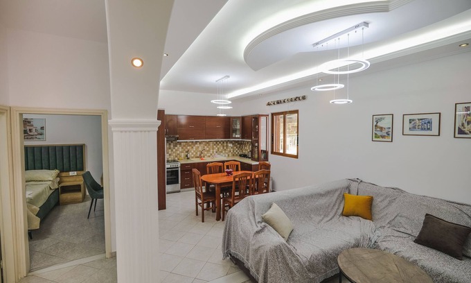 Ksamil Apartment | A comfortable home-away-from-home experience, close to everything.