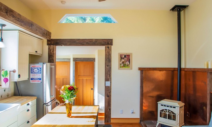Fieldbrook House | A comfortable stay on a sustainable family farm