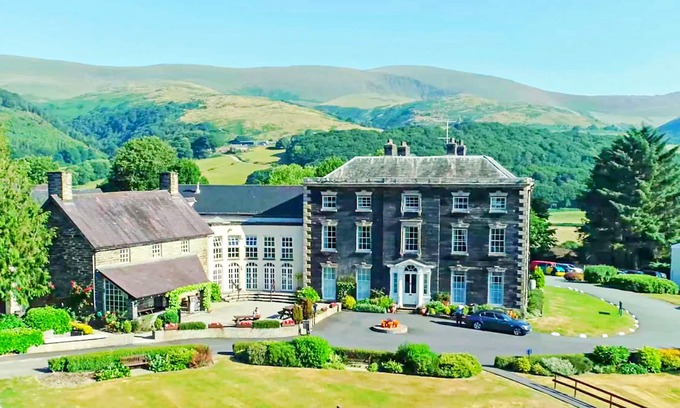 Cwrt House | A Condo Resort Overlooking River Dyfi