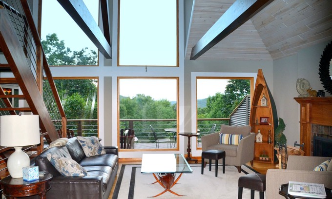 Big Canoe House | A Contemporary Mountain Retreat, a VRBO Bear Stay