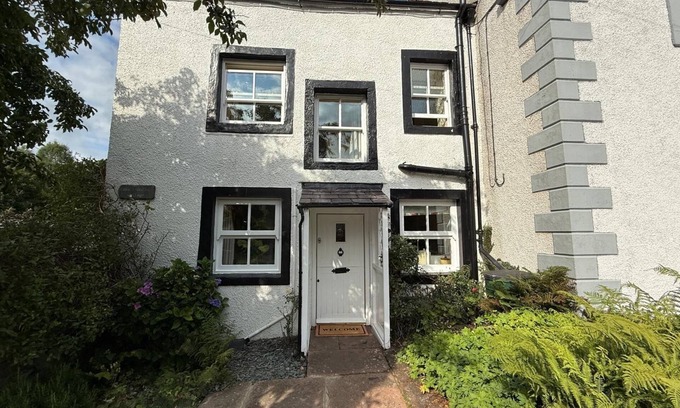 Pooley Bridge Cottage | A cottage that sleeps 2 guests in 1 bedroom